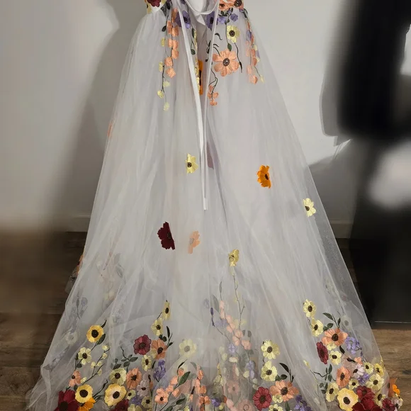 Floral Embroidered Gown Corset Back Size 10 - Picture 3 of 12